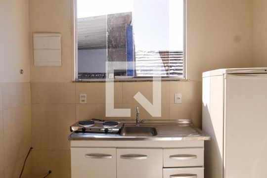 Sala e Cozinha de apartamento para alugar com 2 quartos, 45m² em Jardim Monte Kemel, São Paulo