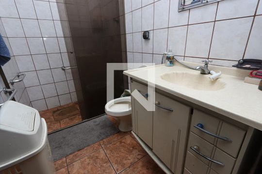 Banheiro Social de casa à venda com 3 quartos, 160m² em Chácara Inglesa, São Paulo