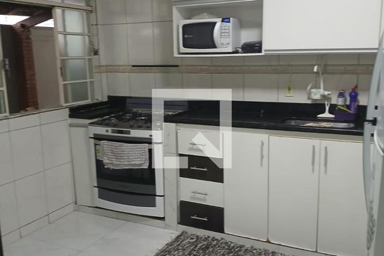 Cozinha de casa para alugar com 3 quartos, 180m² em Floramar, Belo Horizonte