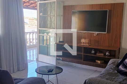 Casa para alugar com 3 quartos, 180m² em Floramar, Belo Horizonte