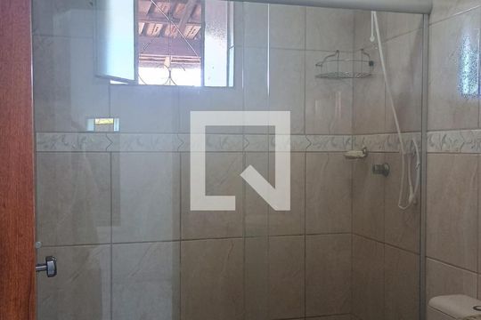 Banheiro da Suíte de casa para alugar com 3 quartos, 180m² em Floramar, Belo Horizonte
