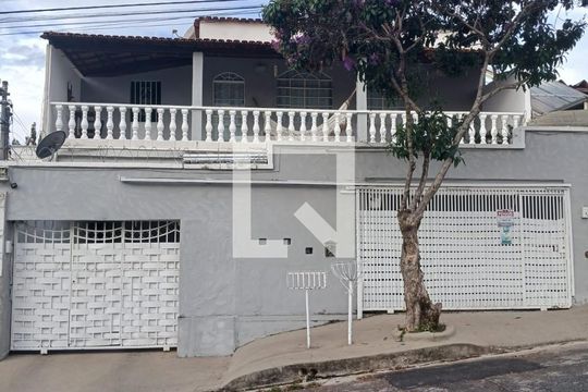 Fachada de casa para alugar com 3 quartos, 180m² em Floramar, Belo Horizonte