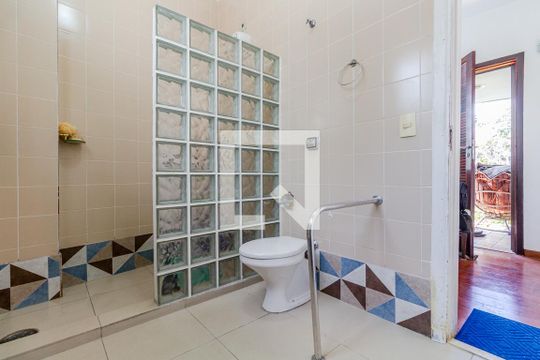 Banheiro de casa à venda com 3 quartos, 220m² em Perdizes, São Paulo