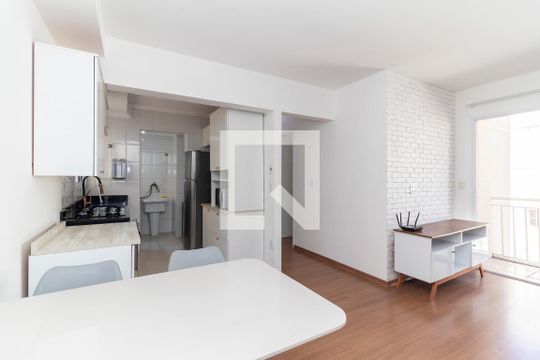Sala de apartamento à venda com 2 quartos, 56m² em Vila Carmosina, São Paulo
