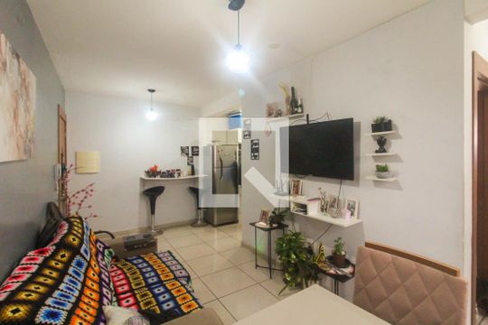 Sala de apartamento à venda com 2 quartos, 45m² em Olaria, Canoas