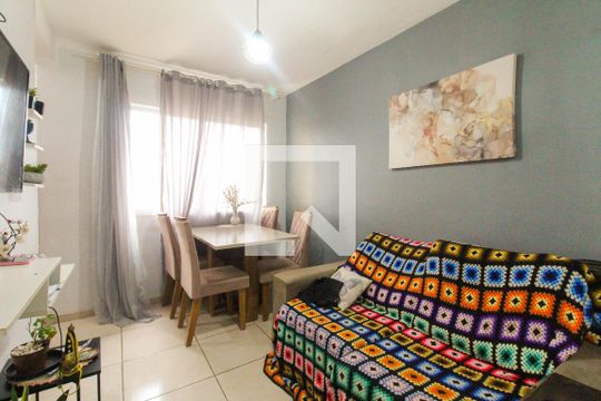 Sala de apartamento à venda com 2 quartos, 45m² em Olaria, Canoas