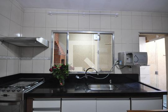 Cozinha de casa à venda com 3 quartos, 150m² em Vila Nova Carolina, São Paulo