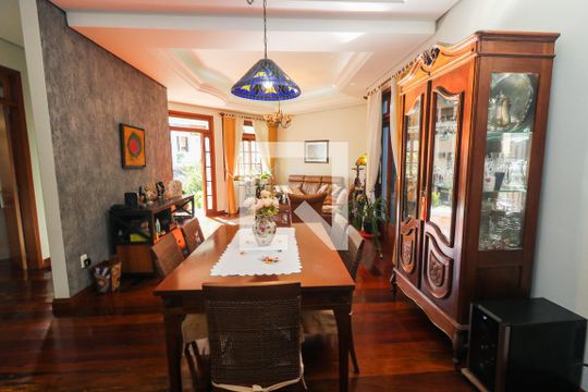 Sala de casa de condomínio à venda com 4 quartos, 300m² em Cavalhada, Porto Alegre