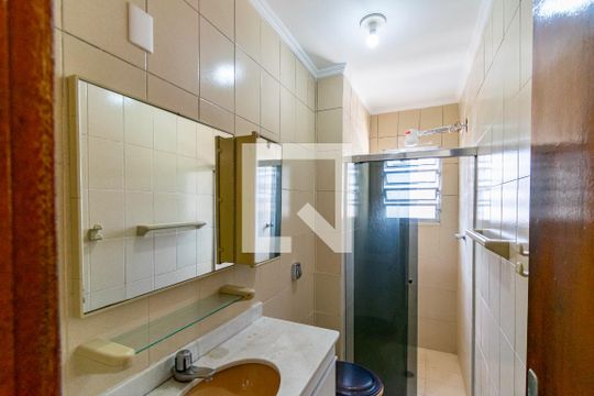 Banheiro Social de casa para alugar com 2 quartos, 90m² em Vila Campestre, São Paulo
