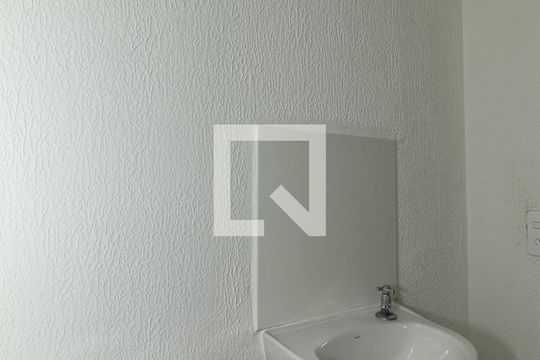 Banheiro de apartamento à venda com 2 quartos, 42m² em Jardim Carvalho, Porto Alegre