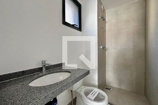 Banheiro de kitnet/studio à venda com 0 quarto, 25m² em Vila Cordeiro, São Paulo