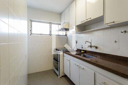 Cozinha de apartamento para alugar com 2 quartos, 107m² em Itaim Bibi, São Paulo