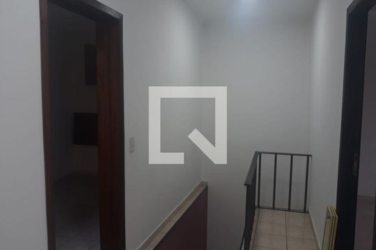 Corredor de casa à venda com 3 quartos, 145m² em Bairro dos Casa, São Bernardo do Campo