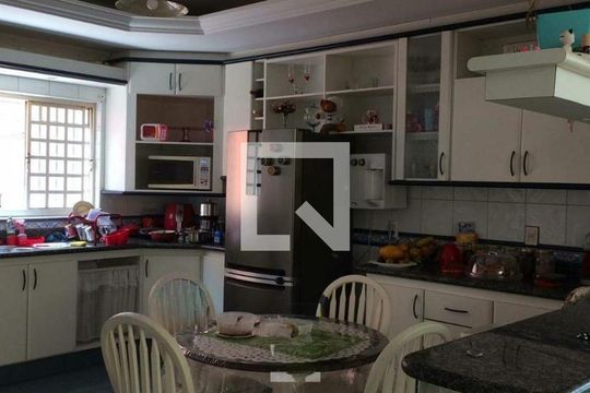 Casa à venda com 4 quartos, 360m² em Jardim das Paineiras, Campinas