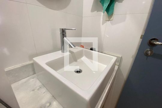 Banheiro  de apartamento à venda com 2 quartos, 85m² em Barra da Tijuca, Rio de Janeiro