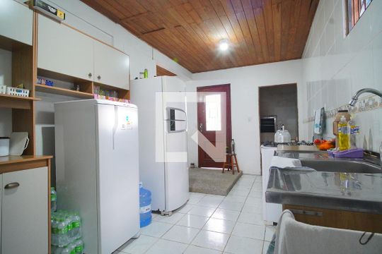 Cozinha de casa à venda com 2 quartos, 100m² em Humaitá, Porto Alegre