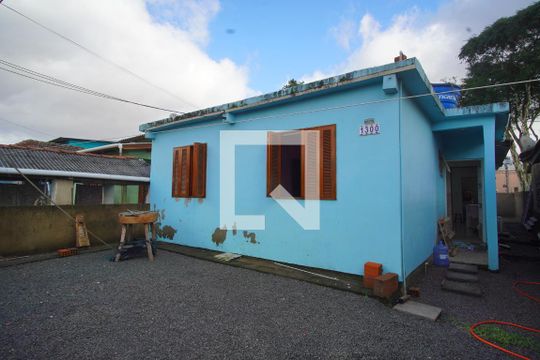 Quintal de casa à venda com 2 quartos, 100m² em Humaitá, Porto Alegre