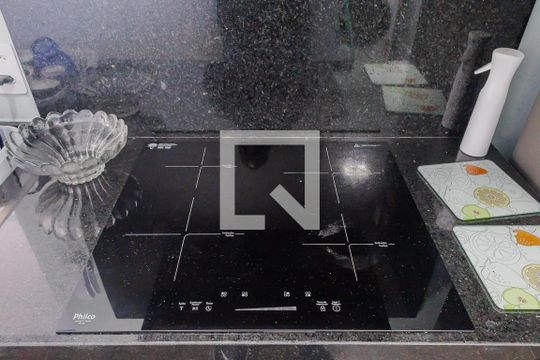 Cozinha de apartamento para alugar com 1 quarto, 45m² em Pinheiros, São Paulo