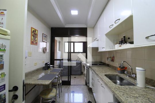Cozinha de apartamento à venda com 3 quartos, 103m² em Moema, São Paulo