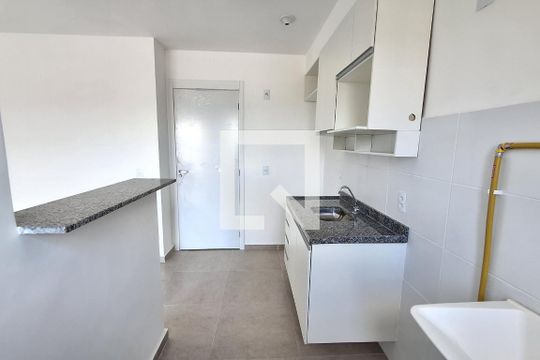 Cozinha de apartamento para alugar com 2 quartos, 45m² em Figueira, Duque de Caxias