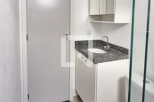 Banheiro de apartamento para alugar com 2 quartos, 45m² em Figueira, Duque de Caxias
