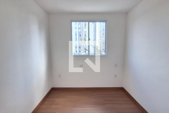 Quarto 2 de apartamento para alugar com 2 quartos, 45m² em Figueira, Duque de Caxias