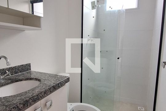 Banheiro de apartamento para alugar com 2 quartos, 45m² em Figueira, Duque de Caxias