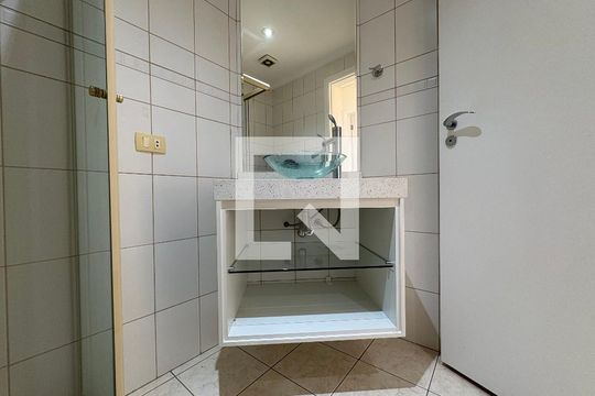 Banheiro de apartamento para alugar com 2 quartos, 74m² em Jardim Bela Vista, Santo André