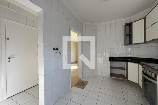 Cozinha de apartamento para alugar com 2 quartos, 74m² em Jardim Bela Vista, Santo André