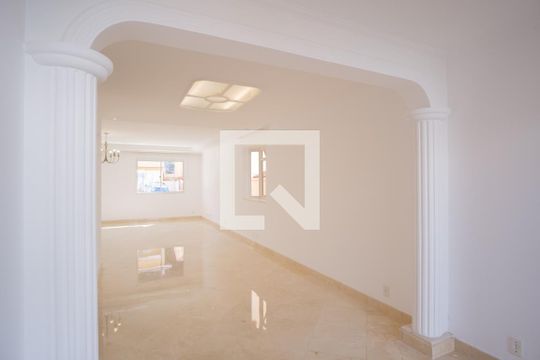 Sala de casa de condomínio para alugar com 5 quartos, 290m² em Vila Carrão, São Paulo