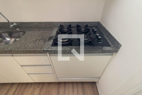Cozinha de apartamento para alugar com 1 quarto, 25m² em Vila Buarque, São Paulo