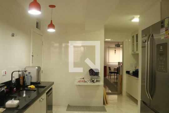 Cozinha de apartamento à venda com 2 quartos, 136m² em Perdizes, São Paulo