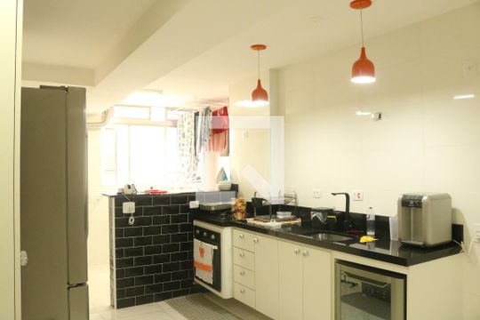 Cozinha de apartamento à venda com 2 quartos, 136m² em Perdizes, São Paulo