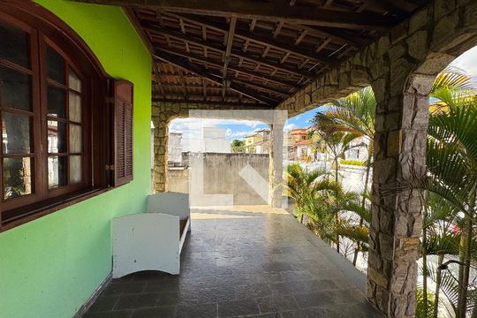 Casa à venda com 5 quartos, 1200m² em Jardim Riacho das Pedras, Contagem