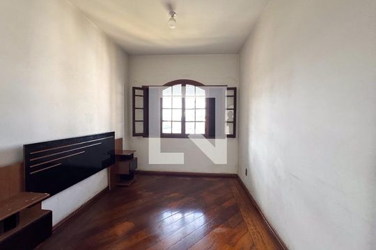 Casa à venda com 5 quartos, 1200m² em Jardim Riacho das Pedras, Contagem