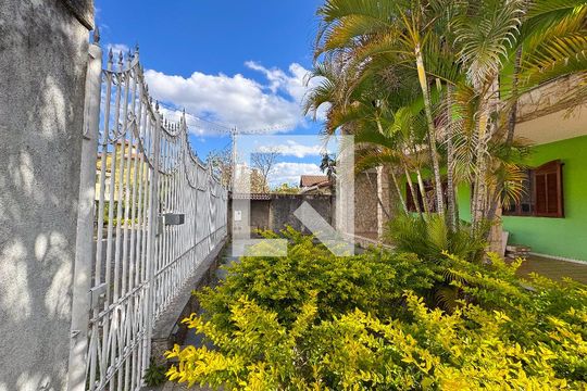 Casa à venda com 5 quartos, 1200m² em Jardim Riacho das Pedras, Contagem