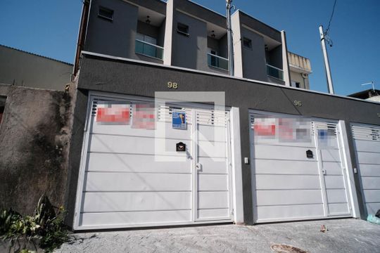 Fachada de casa à venda com 2 quartos, 72m² em Vila Nhocuné, São Paulo