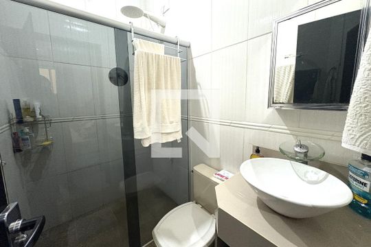 Banheiro da Suíte de casa à venda com 3 quartos, 330m² em Vila M Genoveva, Jundiaí