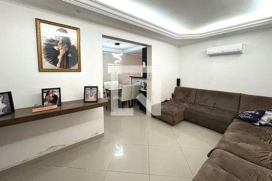 Sala de casa à venda com 3 quartos, 330m² em Vila M Genoveva, Jundiaí
