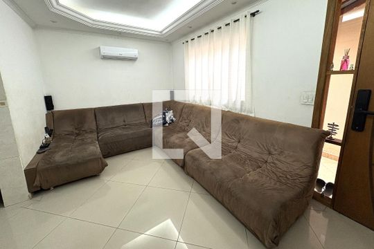 Sala de casa à venda com 3 quartos, 330m² em Vila M Genoveva, Jundiaí