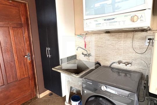 Área de Serviço de casa à venda com 3 quartos, 330m² em Vila M Genoveva, Jundiaí
