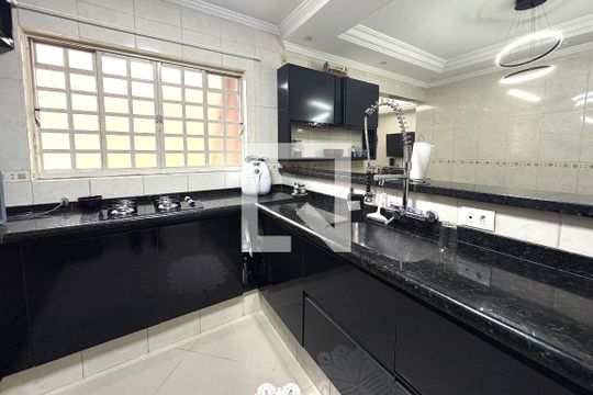 Cozinha de casa à venda com 3 quartos, 330m² em Vila M Genoveva, Jundiaí