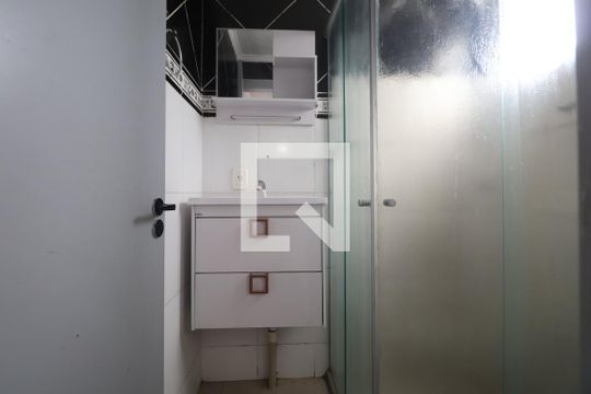 Banheiro de apartamento à venda com 2 quartos, 40m² em Mato Grande, Canoas