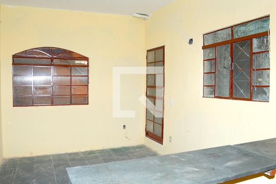 Sala de casa para alugar com 2 quartos, 75m² em Belmonte, Belo Horizonte