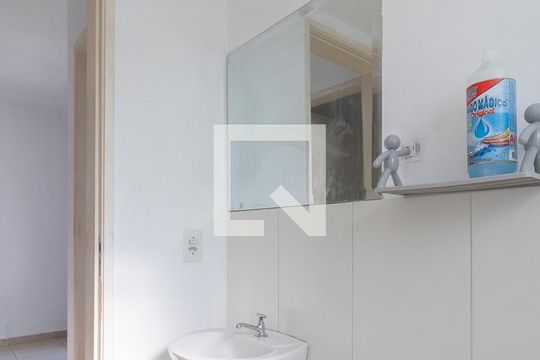 Banheiro de apartamento à venda com 2 quartos, 50m² em Jardim Santa Teresinha, São Paulo