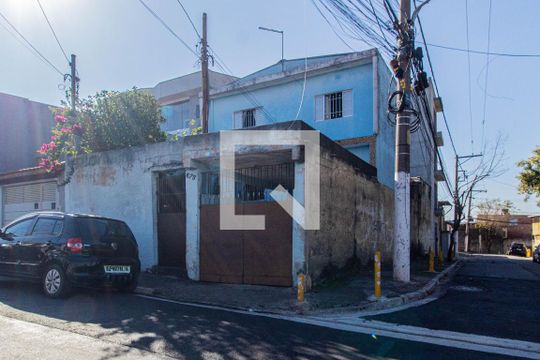 Fachada de casa à venda com 2 quartos, 100m² em Vila Nhocuné, São Paulo