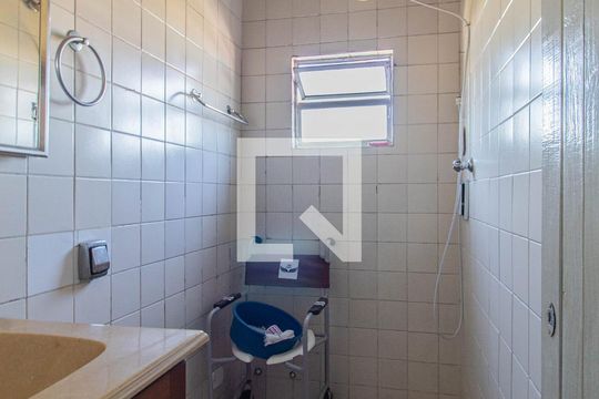 Banheiro de casa à venda com 2 quartos, 100m² em Vila Nhocuné, São Paulo