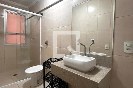 Banheiro de apartamento para alugar com 1 quarto, 42m² em Cambuí, Campinas