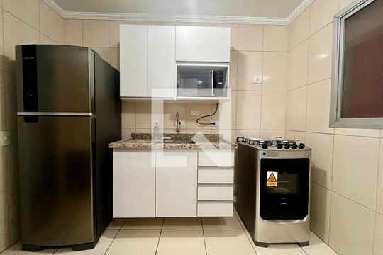 Cozinha de apartamento para alugar com 1 quarto, 42m² em Cambuí, Campinas