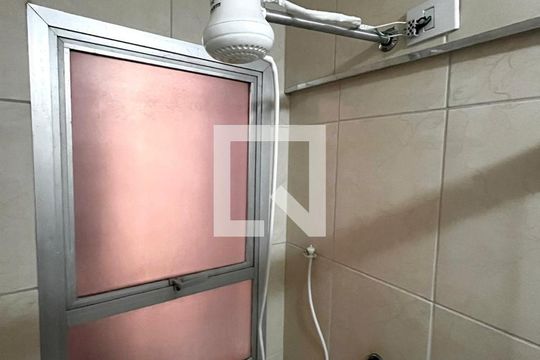 Banheiro de apartamento para alugar com 1 quarto, 42m² em Cambuí, Campinas